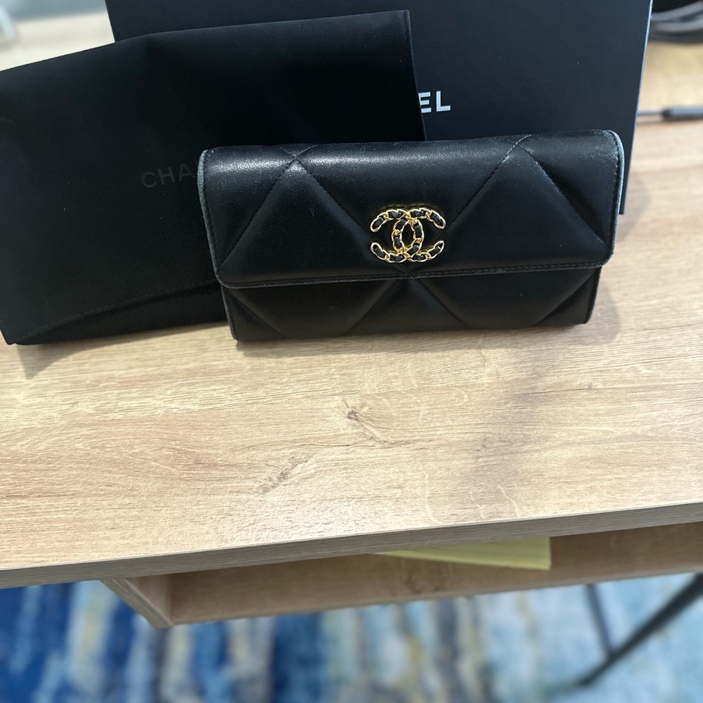 Chanel flap wallet